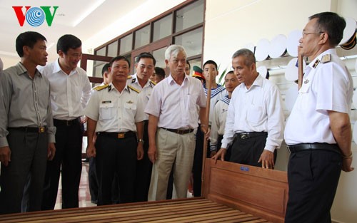 Giving 1,000 beds to residents and soldiers on Truong Sa - ảnh 1