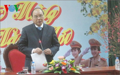 Deputy PM Nguyen Xuan Phuc asks for traffic safety during Tet - ảnh 1