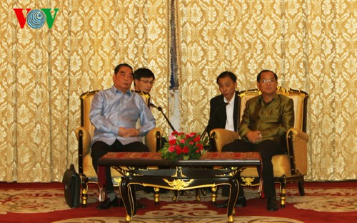 Vietnamese high-ranking delegation visits Laos  - ảnh 2