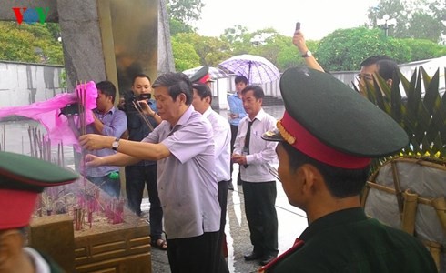 Activities to pay tribute to war invalids and martyrs on July 27 - ảnh 1