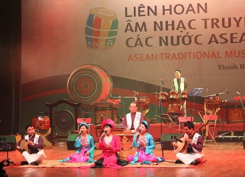 2015 ASEAN traditional music festival opens - ảnh 1