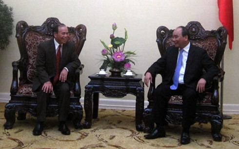 Deputy Prime Minister Nguyen Xuan Phuc receives Lao’s Hua Phan province chief - ảnh 1