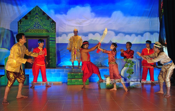 Traditional dance of the Khmer  - ảnh 1