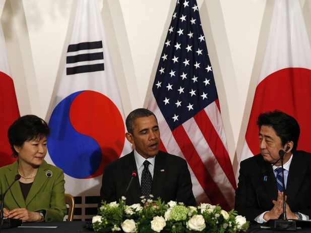 Leaders of US, Japan, South Korea discuss North Korea - ảnh 1
