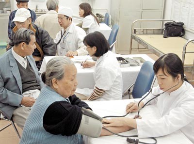 Vietnam among countries with aging population in 2015 - ảnh 1