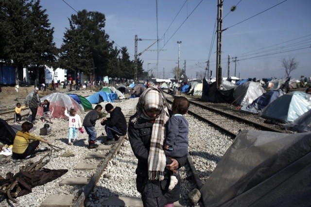 Macedonia extends state of emergency on its borders until year-end - ảnh 1