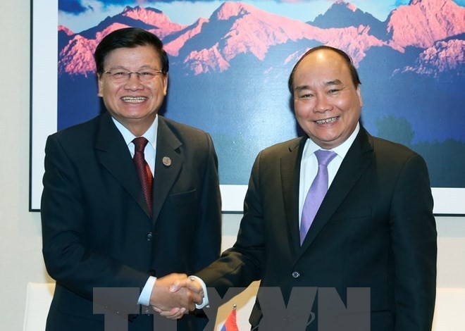 Vietnamese, Lao Prime Ministers pledge to reinforce special relations - ảnh 1