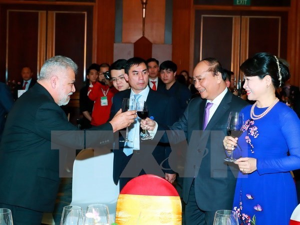 PM hosts New Year reception for foreign expats - ảnh 1