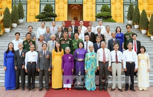 Vice President Dang Thi Ngoc Thinh receives revolutionary contributors of Thua Thien Hue province - ảnh 1