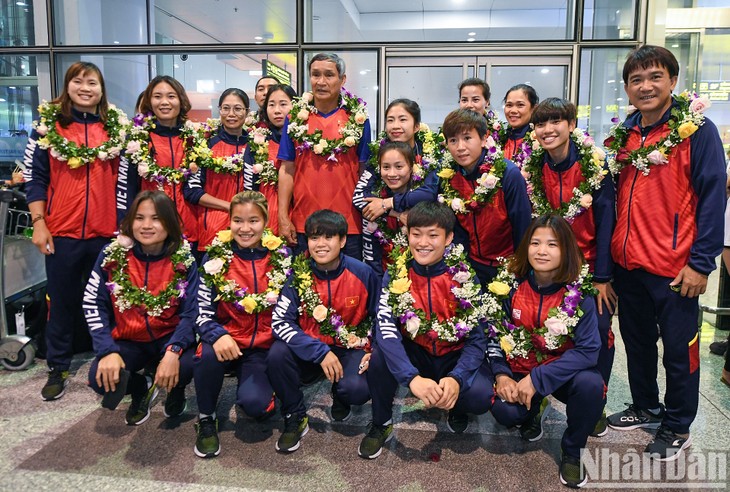 Vietnamese women’s footballers make SEA Games history - ảnh 2