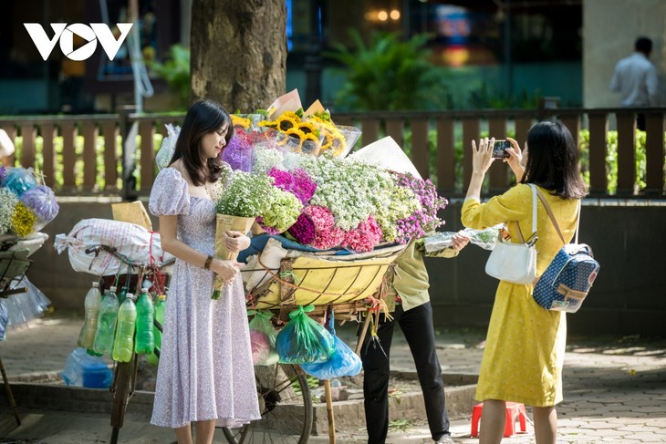 Hanoi’s autumn beauty promoted to attract tourists - ảnh 1