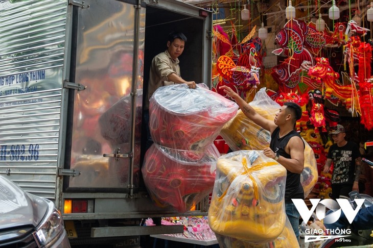 Hang Ma street busy as Mid-Autumn Festival nears - ảnh 10