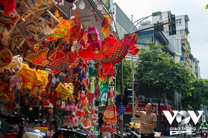 Hang Ma street busy as Mid-Autumn Festival nears - ảnh 3