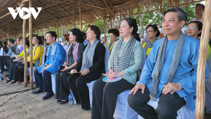Bà Ba Blouse Festival opens in Hau Giang province - ảnh 1