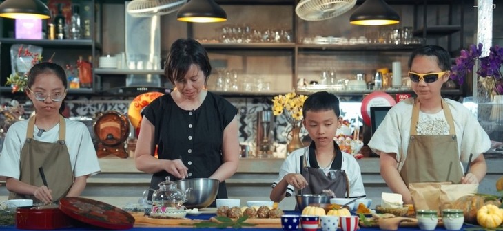 Christine Ha, a Vietnamese-American master chef,  tells an inspirational story for young people - ảnh 2