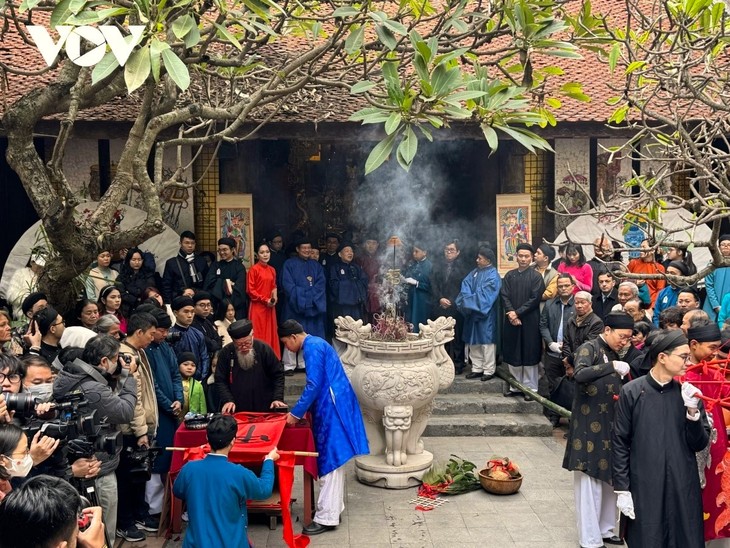 Tet program engages young people in traditional rituals - ảnh 2