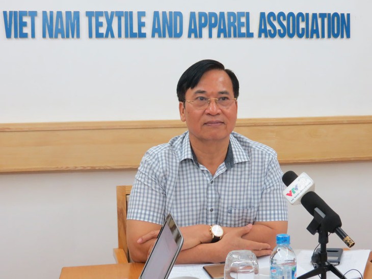 Garment, textile businesses receive more contracts - ảnh 2