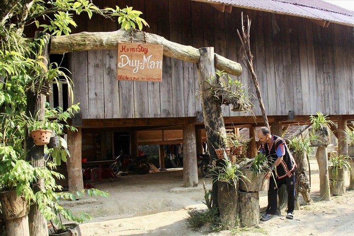 Vi Rơ Ngheo, an ancient village in a flower forest - ảnh 2