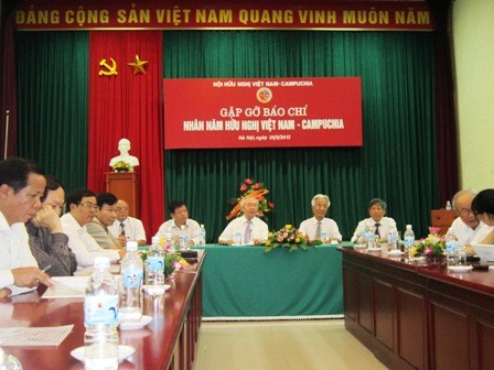 Meeting with media to mark Vietnam - Cambodia Friendship Year - ảnh 1