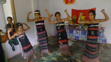 ‘Tung tung da da’ – Co Tu’s dance of offering to the heaven