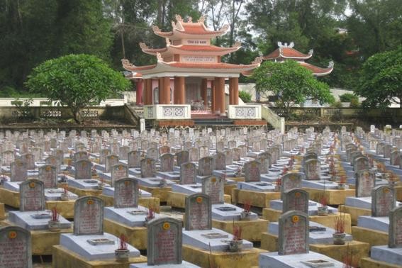 Visiting Truong Son cemetery in July - ảnh 1