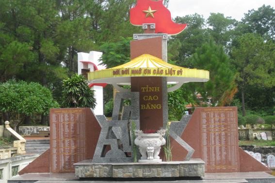 Visiting Truong Son cemetery in July - ảnh 4