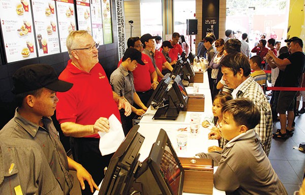 Vietnamese enterprises invest in franchising