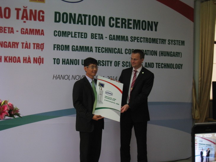 Hungarian firm presents Vietnam equipment for nuclear energy training - ảnh 1
