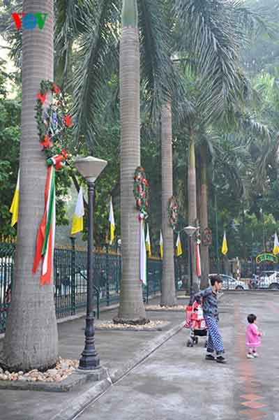 Hanoi churches celebrate Christmas - ảnh 10
