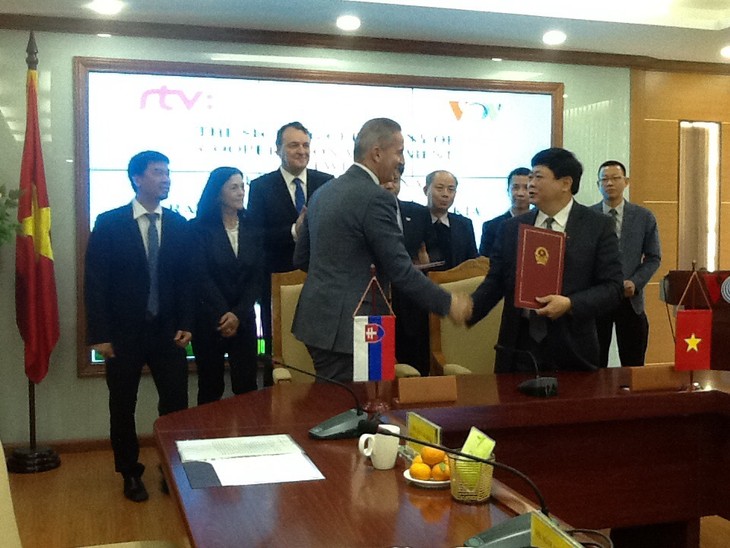 Vietnam, Slovakia sign radio cooperative deal  - ảnh 3