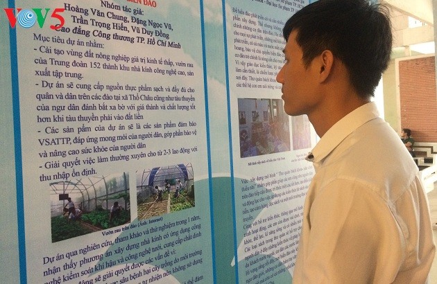 High-tech applied to growing vegetables on Truong Sa Islands - ảnh 1