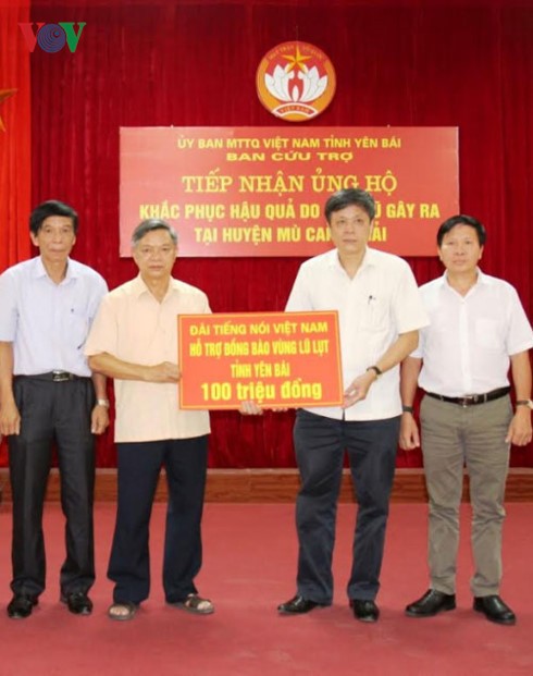  Joint efforts to help flood victims in northern mountain provinces - ảnh 2