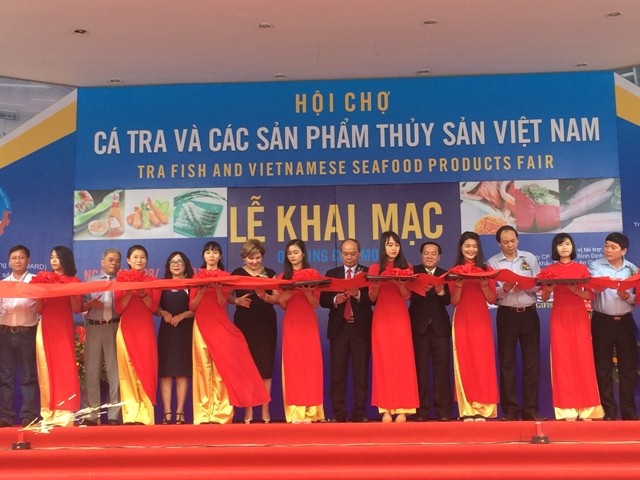  Tra fish and seafood product fair 2017 opens in Hanoi - ảnh 1