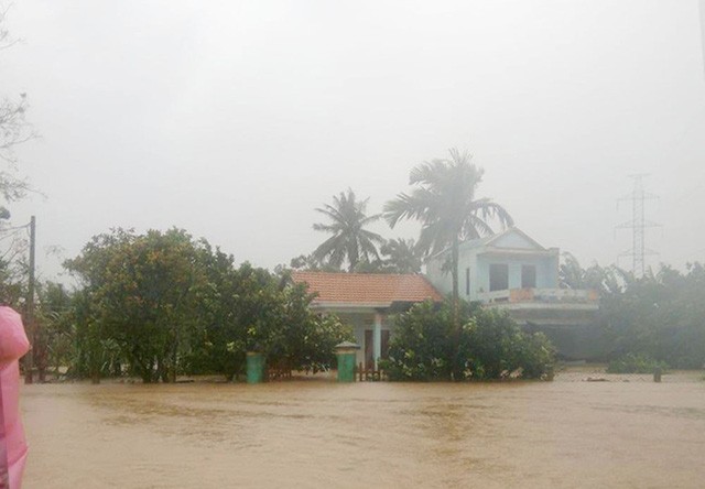 Localities warned of flash floods, landslides after typhoon Damrey - ảnh 1