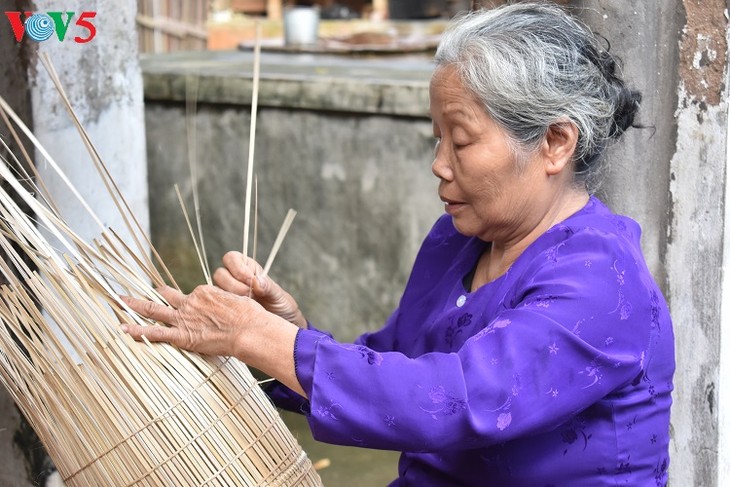  Thu Sy village boasts 200 years of fish-pot making tradition - ảnh 2
