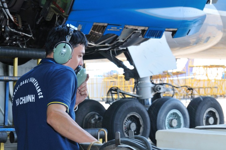 USTH to help Vietnam Airlines train technicians, aviation managers - ảnh 2