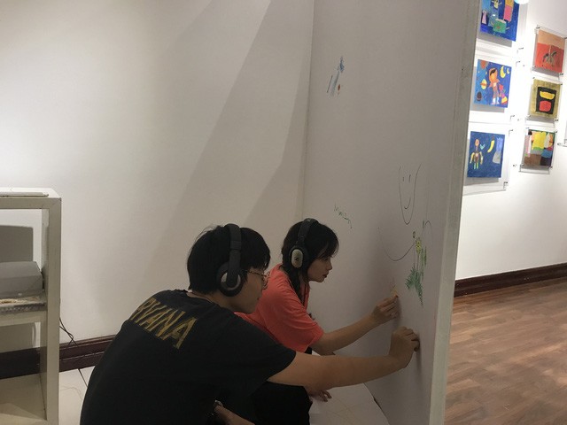 Art exhibition by young people with autism - ảnh 2