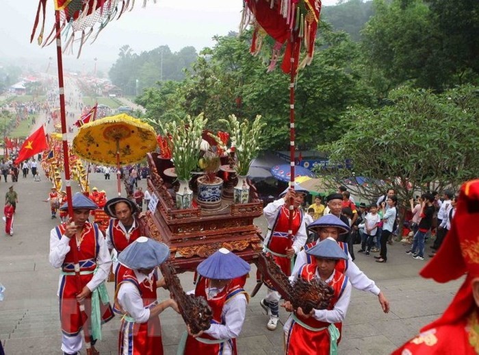 Hung Kings Temple Festival draws growing number of foreign visitors - ảnh 1