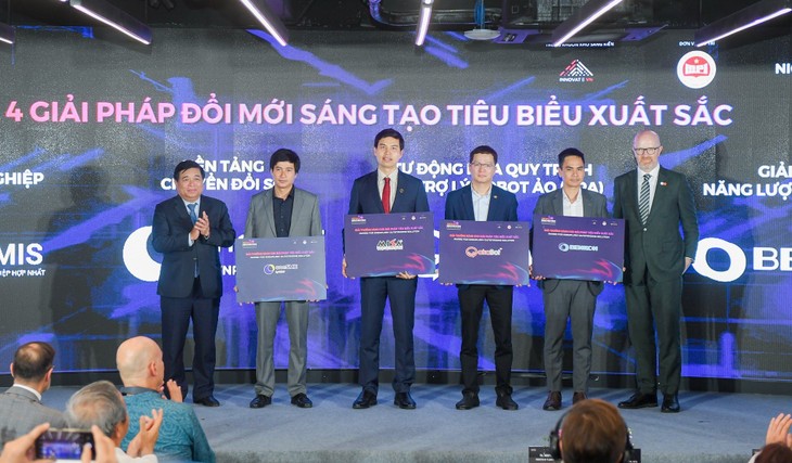 12 promising solutions honored at Vietnam Innovation Challenge 2023 - ảnh 1