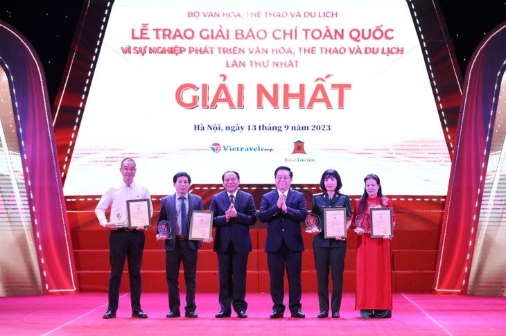 First National Press Award “For the cause of culture, sport and tourism development”  - ảnh 1