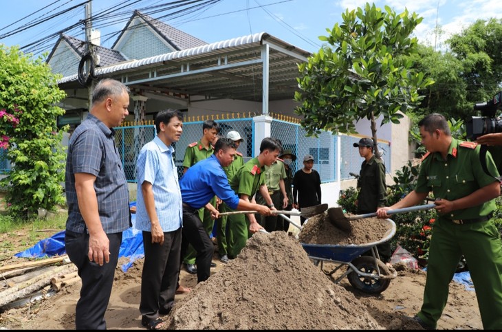 Soc Trang province, Public Security Ministry join hands to build houses for the poor - ảnh 2