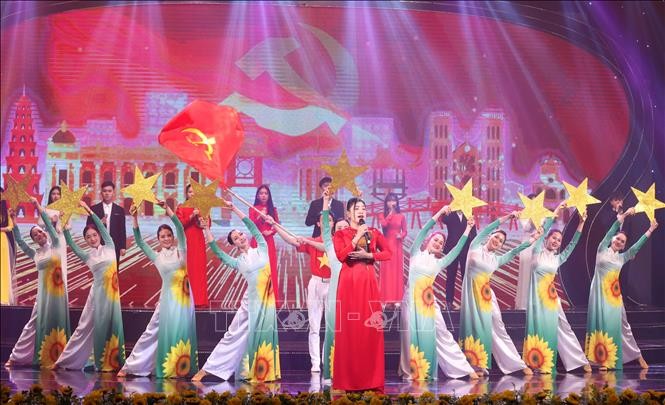 Art program features people’s trust in the Party - ảnh 1
