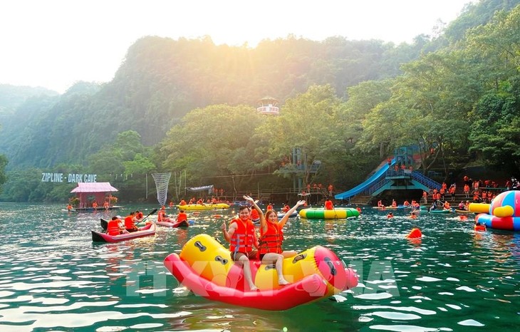 8 million tourists served during five-day holiday - ảnh 1