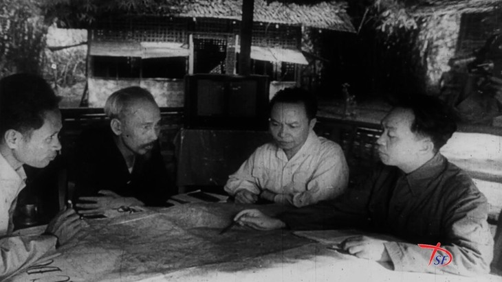 Photo exhibition, film screening mark 70 years of Dien Bien Phu Victory - ảnh 2