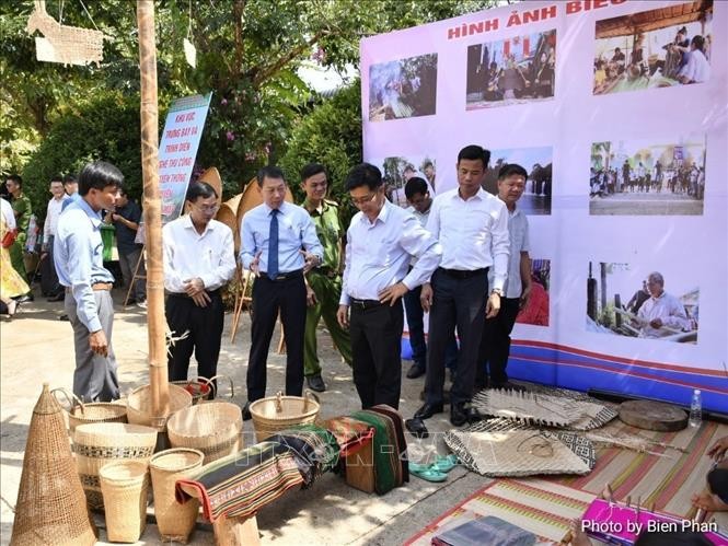 Basket and brocade weaving of the S'tieng recognized as national heritages - ảnh 1