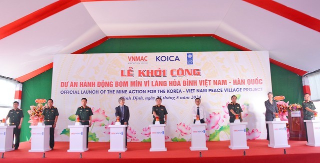 RoK-funded mine detection project launched in three central provinces  - ảnh 1