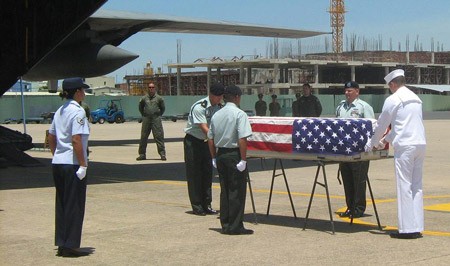 越战美军失踪人员骸骨交接仪式在岘港举行 - ảnh 1