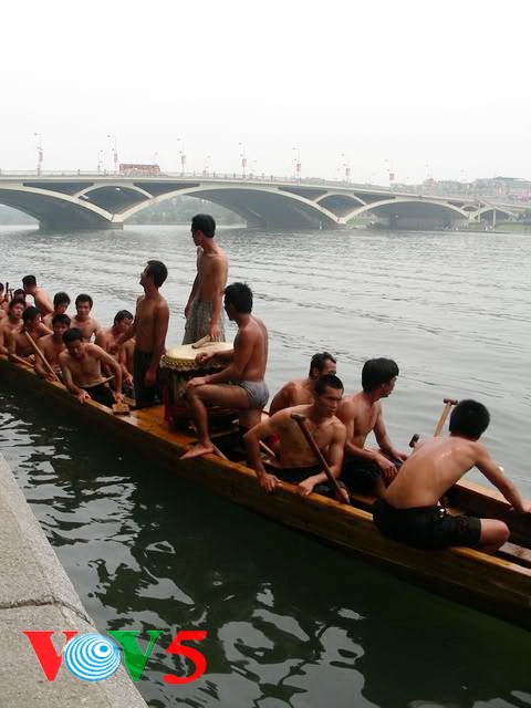 中国广西桂林听众来信，介绍桂林人过端午节的赛龙舟活动 - ảnh 1