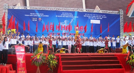 2012越南夏令营活动正式开幕 - ảnh 1