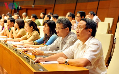 越南国会通过国会主席、副主席和常委会委员候选人名单 - ảnh 1